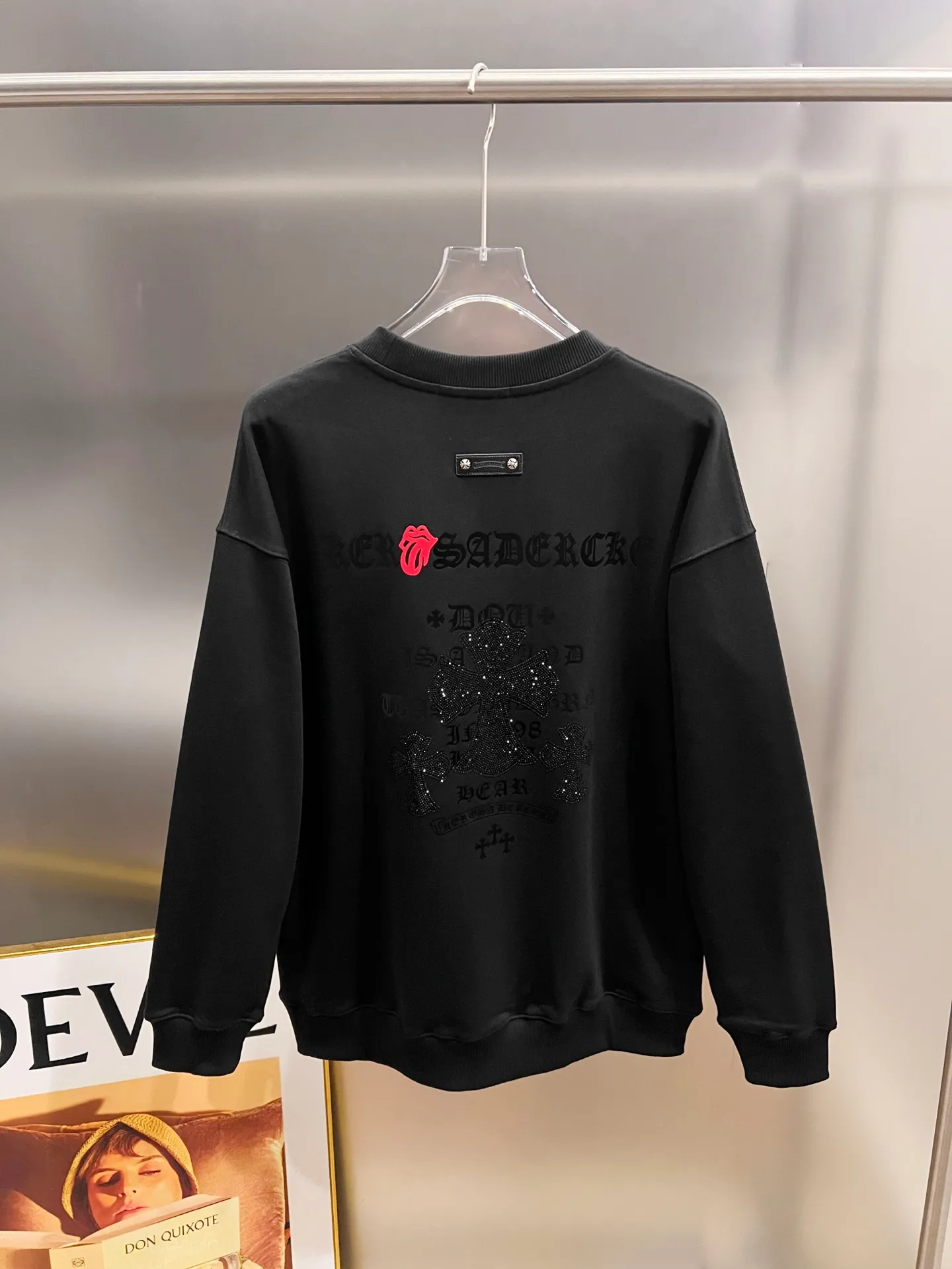 CH Crow 2026 Autumn and Winter New Arrival round neck long-sleeved sweatshirt, cross foam technology + leather hardware + Middle Eastern Australian diamond design technology, the real thing is great, men and women Same Style loose version Size S M L XL XXL Five codes Black White
